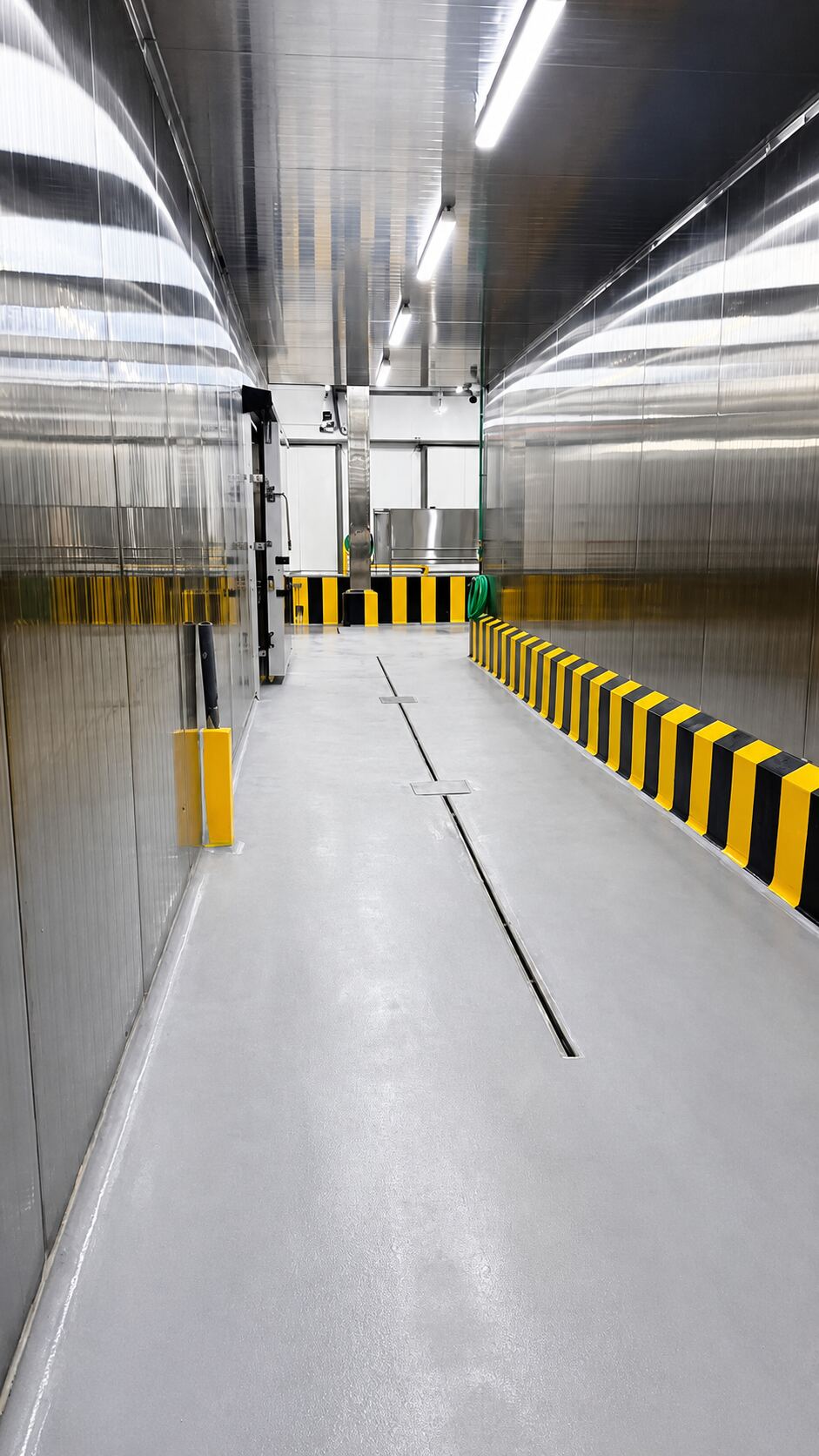 Insulated technical corridor